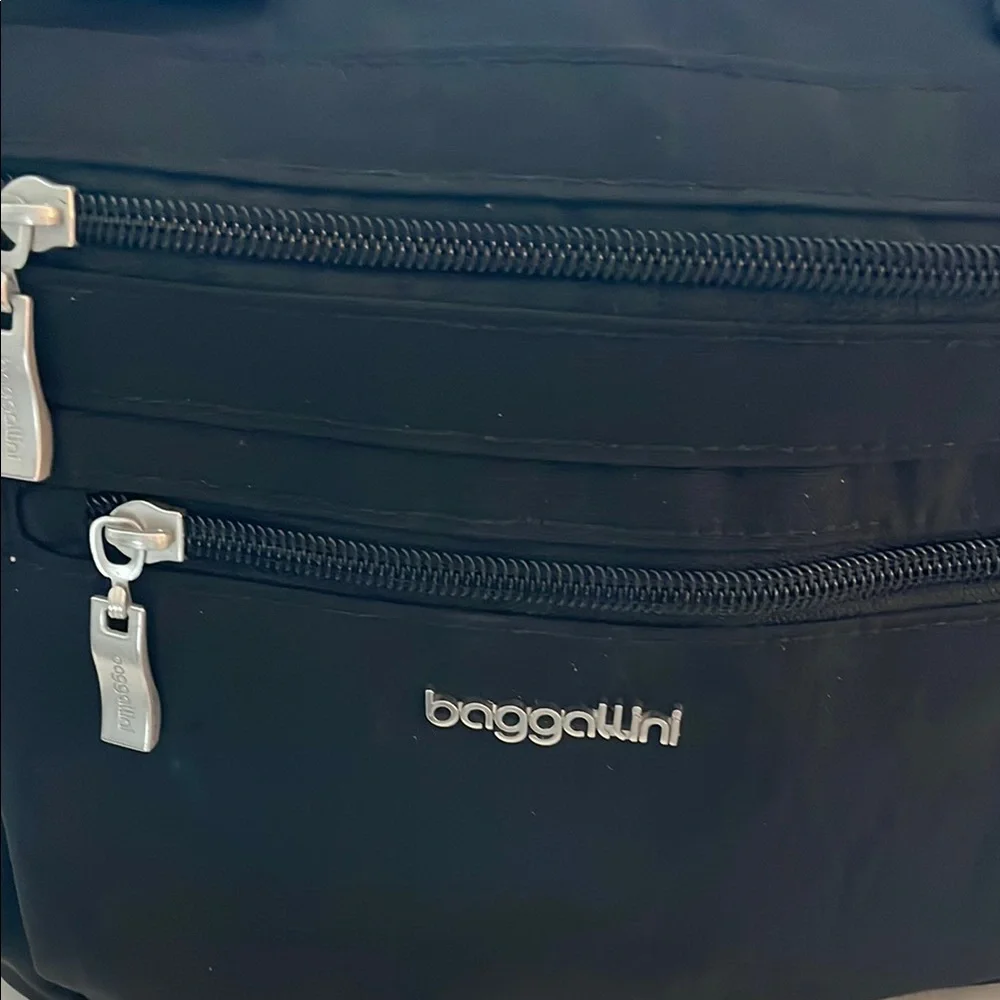 Baggallini Black Crossbody Bag - Picture 2 of 6